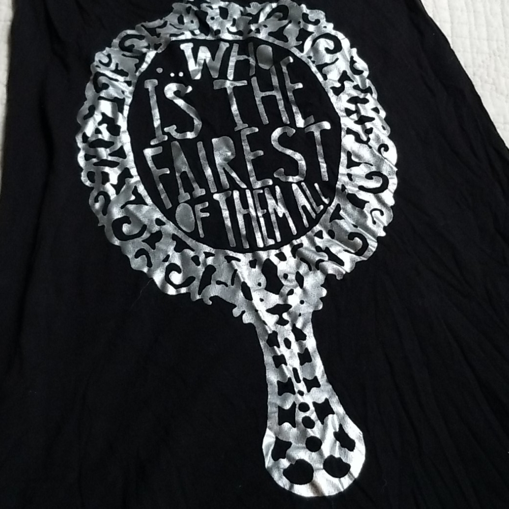 🌟10 FOR $30 Divided Snow White Black Tank Top